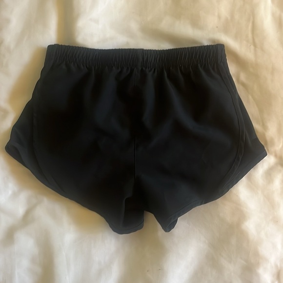 Nike Girls XS Dri-Fit shorts - Picture 2 of 3